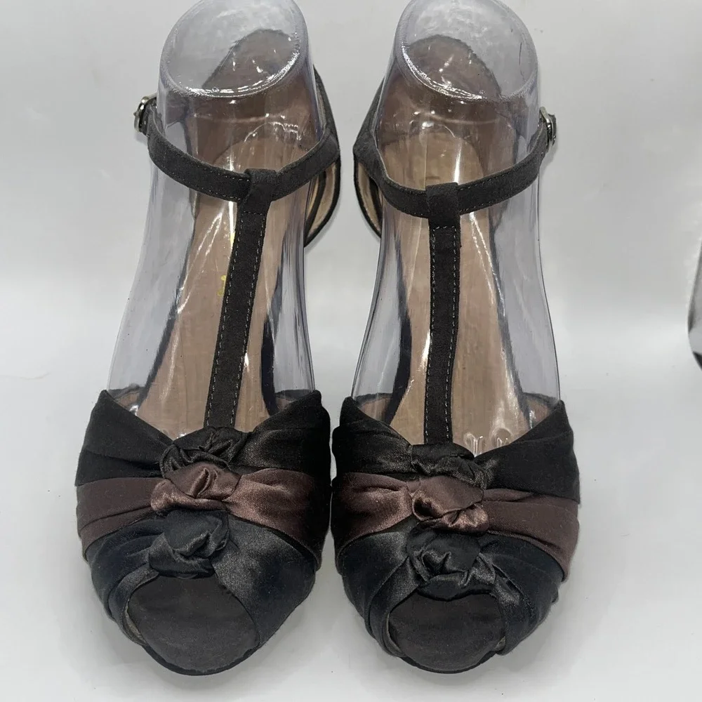 Unisa Womens 7.5M T-Strap Peep Toe Satin Bow Suede Heels Vintage Glam Evening